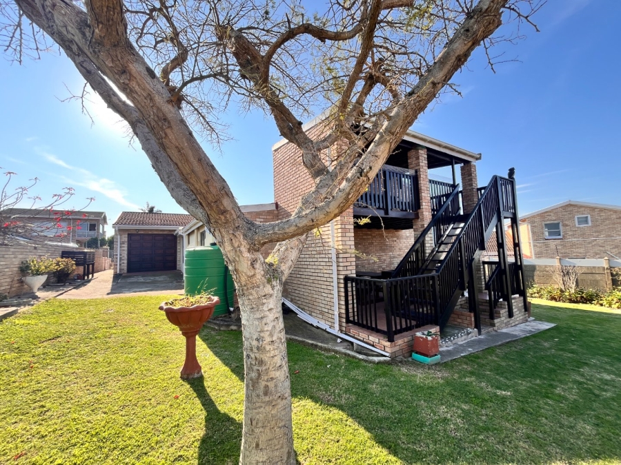 3 Bedroom Property for Sale in Wavecrest Eastern Cape